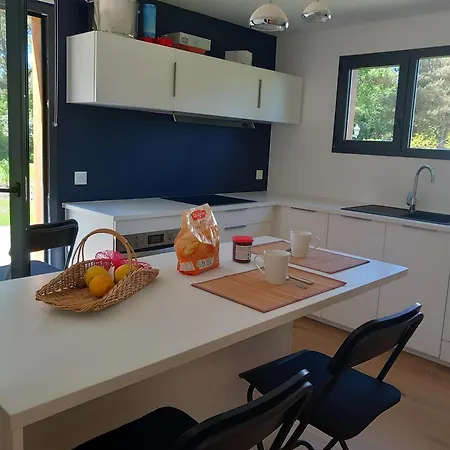 Maison Neuve , A Pied *