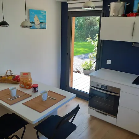 Maison Neuve , A Pied *