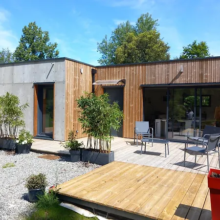 Maison Neuve , A Pied