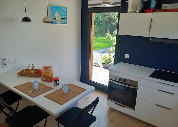 Maison Neuve , A Pied *