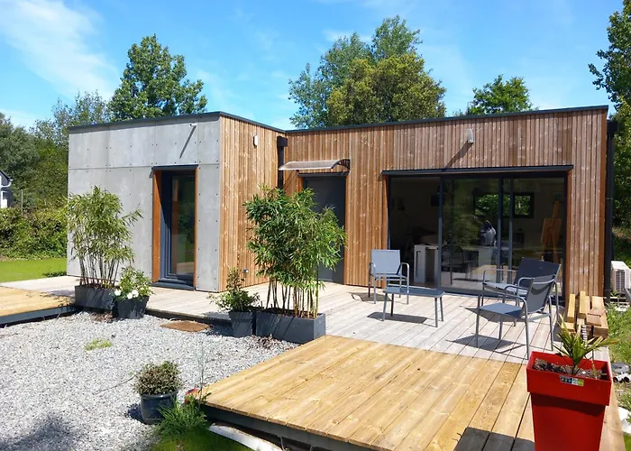 Maison Neuve , A Pied